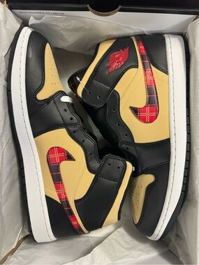 Jordan 1 Mid SE Size 13 Nike New